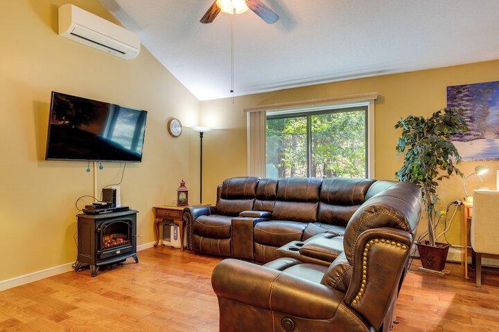Bartlett Townhome w / Balcony: 1 Mi to Ski Resort!