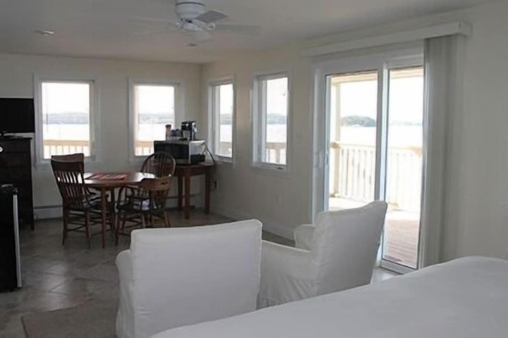 Room 15 of 37