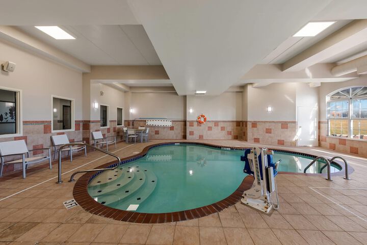 Country Inn & Suites by Radisson Findlay, OH