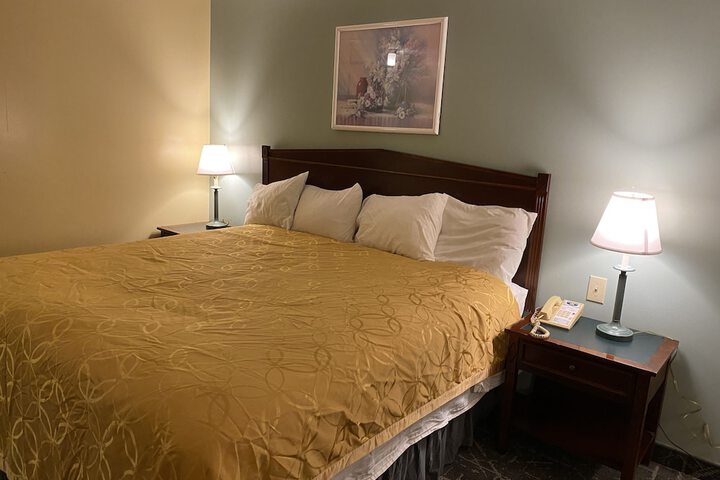 Knights Inn & Suites Dublin