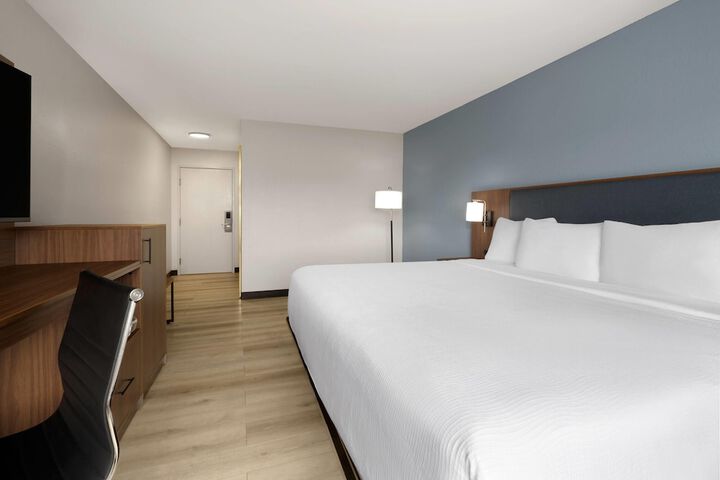 Wingate by Wyndham Dublin Near Claytor Lake State Park