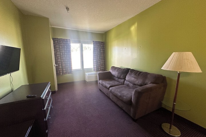 Room 32 of 41
