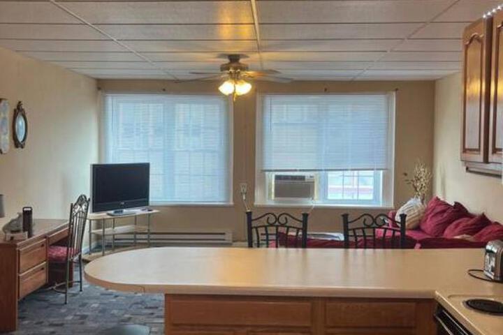 Spacious Apt near Guthrie Packer