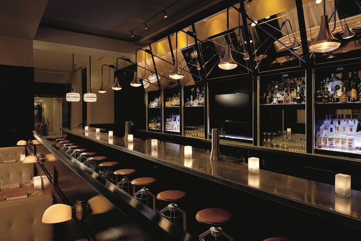 Lounge 51 of 76