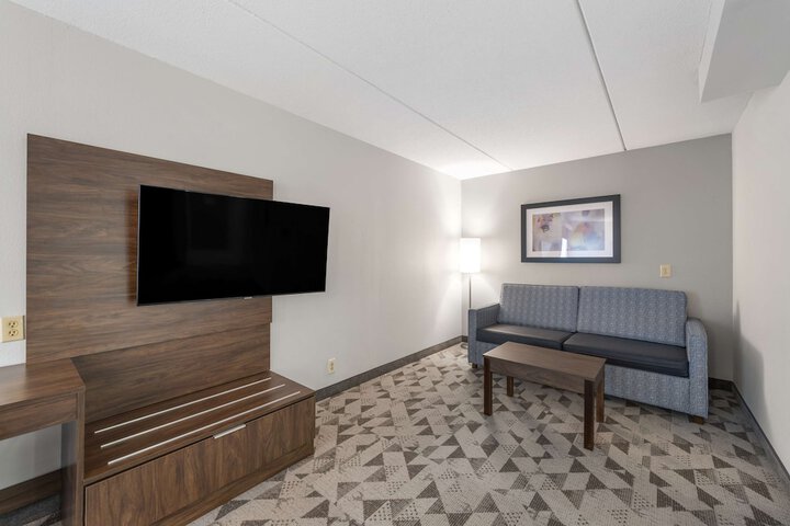 Room 9 of 31
