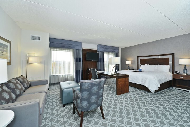 Hampton Inn & Suites Greensboro / Coliseum Area