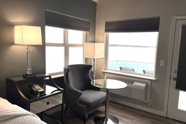 Tides Inn & Suites
