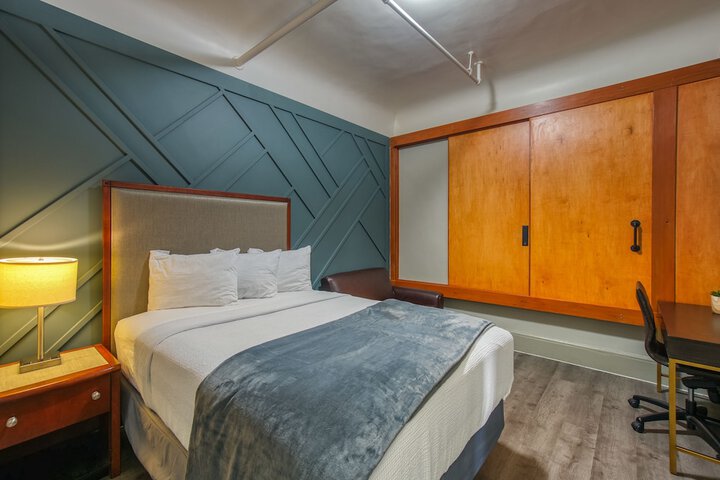 Room 82 of 115