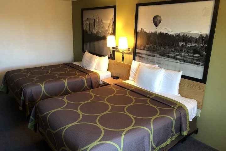 Room 17 of 28