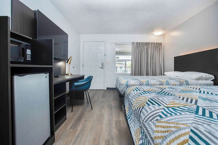 Room 20 of 34