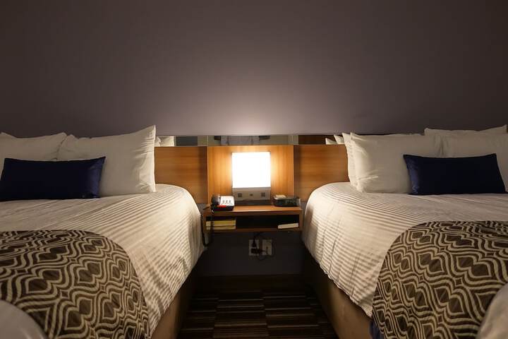 Room 25 of 42