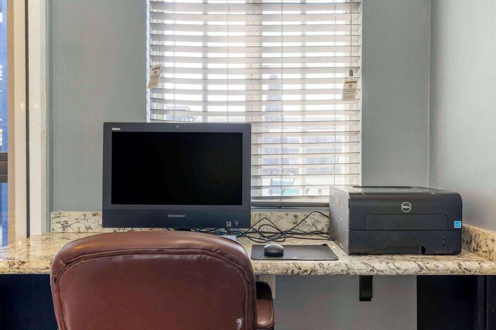 Business Center 41 of 41