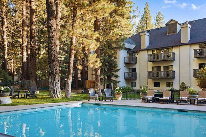 Chateau Big Bear Boutique Hotel BW Signature Collection