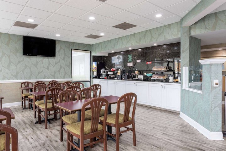 Ramada by Wyndham Altamonte Springs Near I-4