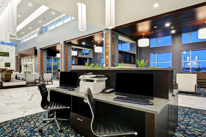 Business Center 85 of 86