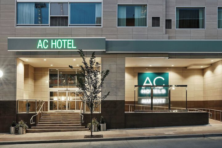 AC Hotel by Marriott Cincinnati at the Banks