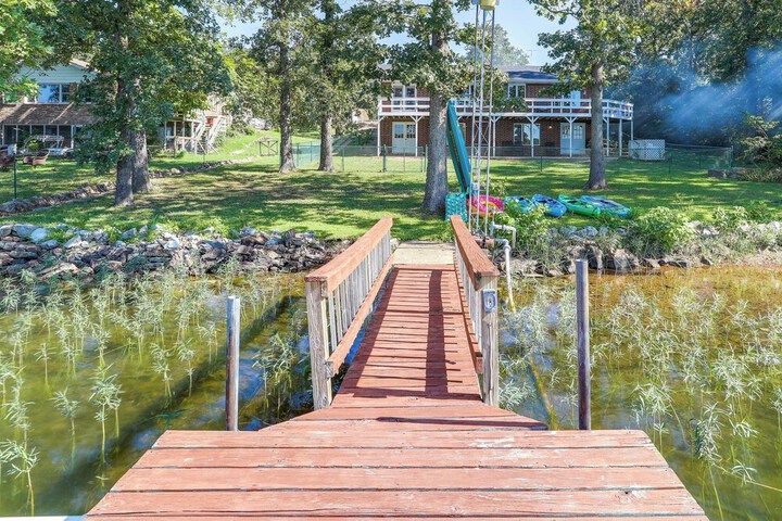Lakefront Arkansas Escape w / Grill Dock & Kayaks!