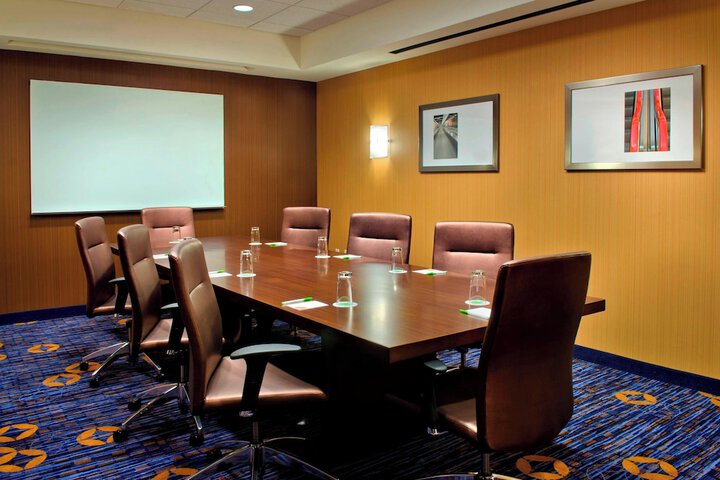 Courtyard by Marriott Newark Downtown