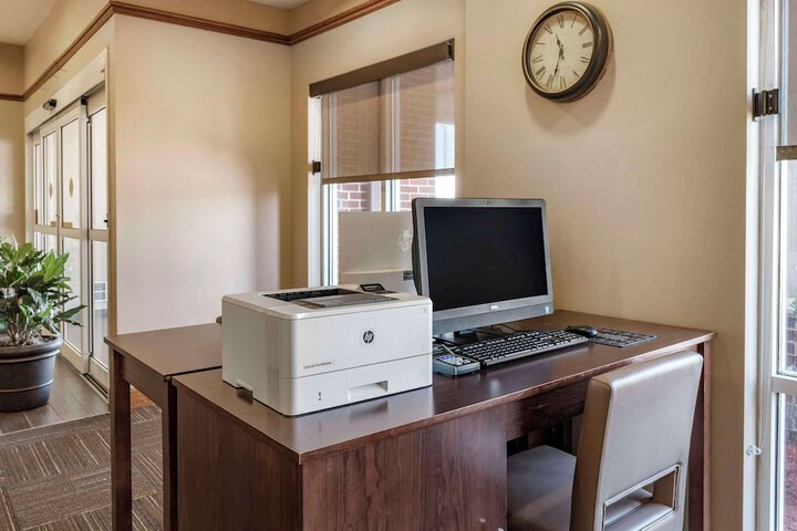 Business Center 65 of 67