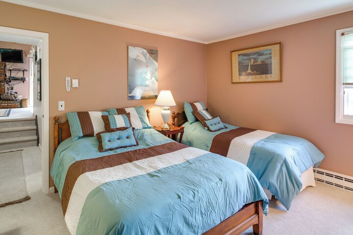 Hunter Hideaway w / Yard & Deck: 3 Mi to Ski Slopes