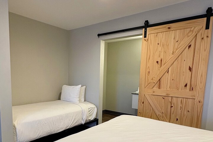 Americas Best Value Inn Wall