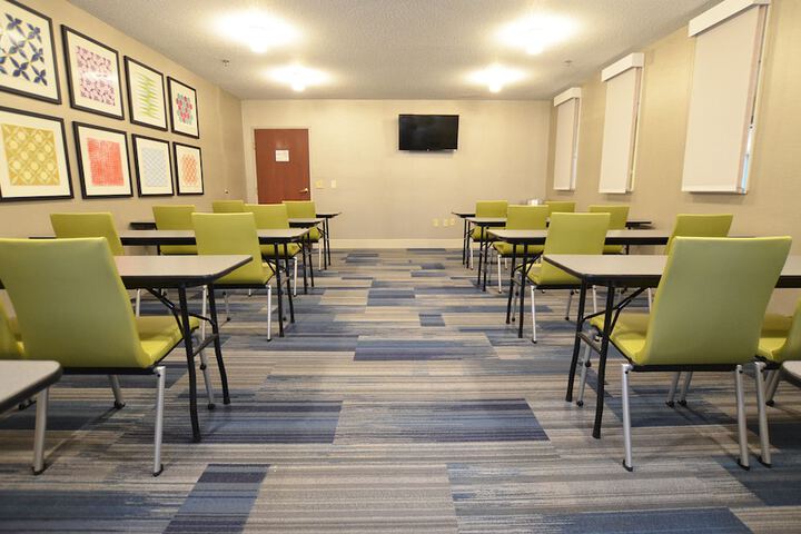 Holiday Inn Express Pittsburgh-Bridgeville by IHG