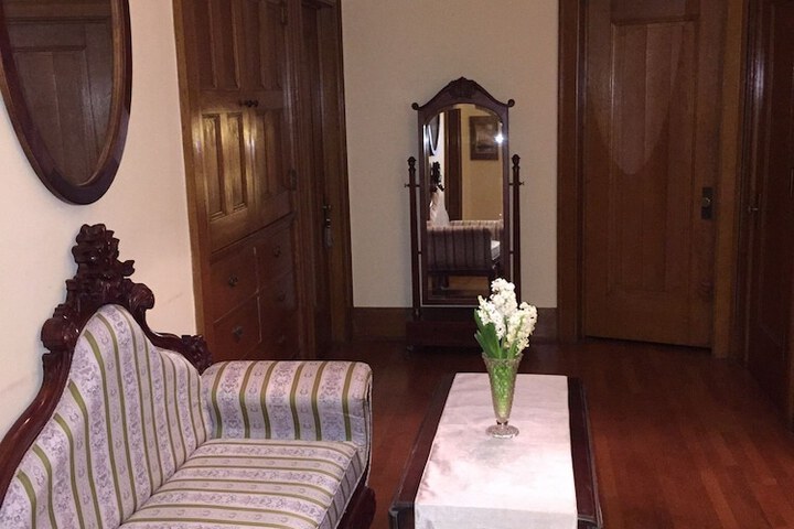 Room 28 of 79