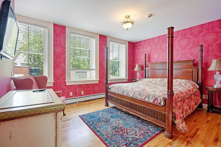 Room 16 of 34