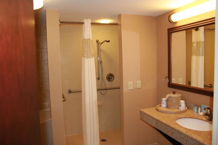 Room 17 of 40