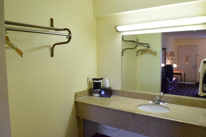 Room 35 of 46