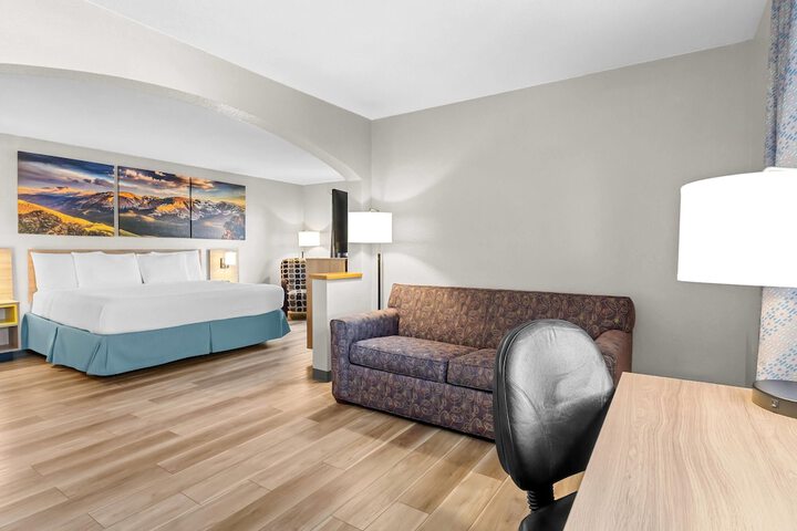 Days Inn & Suites by Wyndham Castle Rock