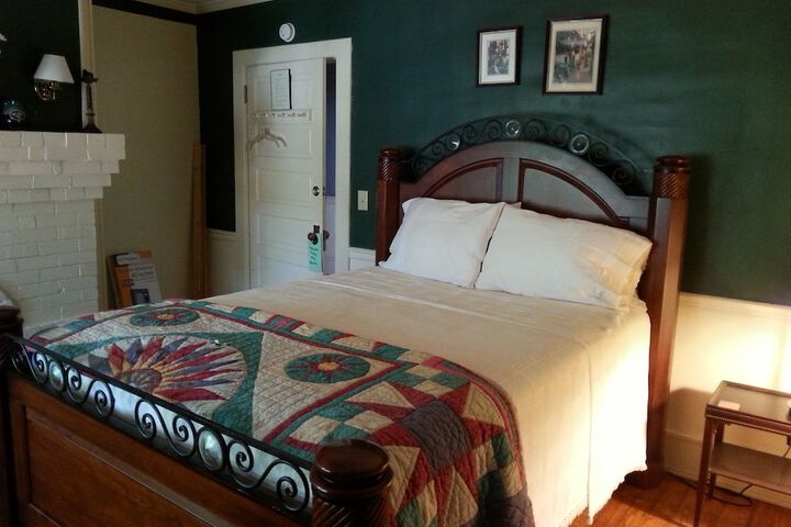 Room 27 of 35