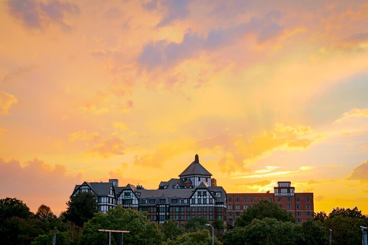 Hotel Roanoke & Conference Center Curio Collection by Hilton