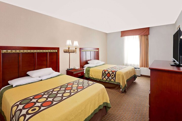 Super 8 by Wyndham Plainview