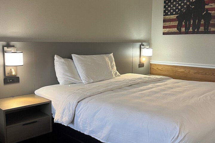 Room 3 of 10