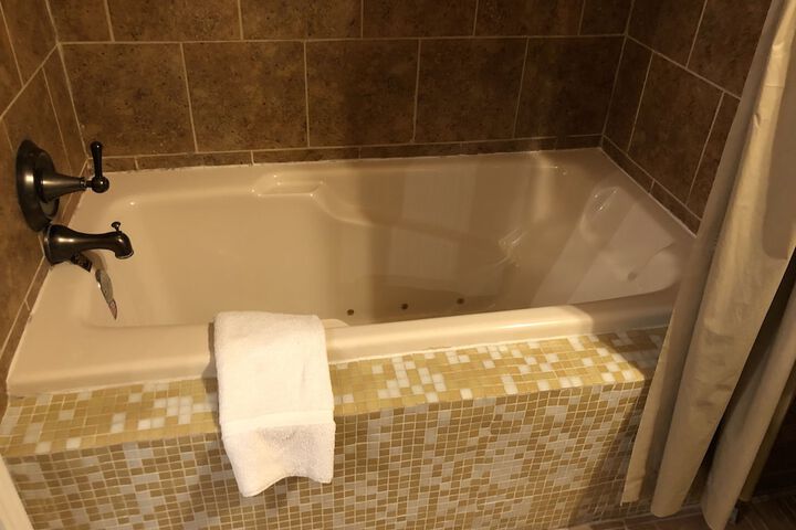 Hot Tub 76 of 79