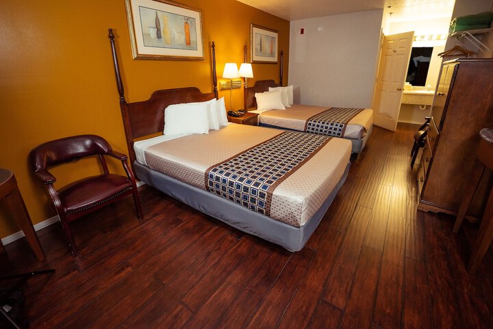 Room 32 of 83