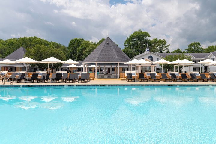 Driftaway Hotel and Pool