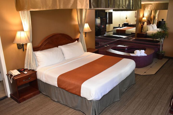 Room 13 of 37