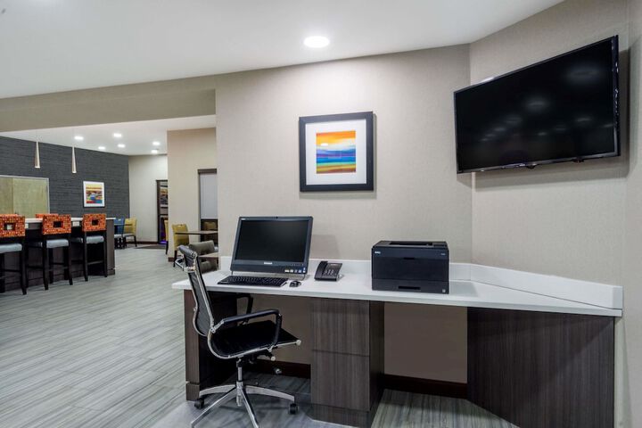 Business Center 52 of 54
