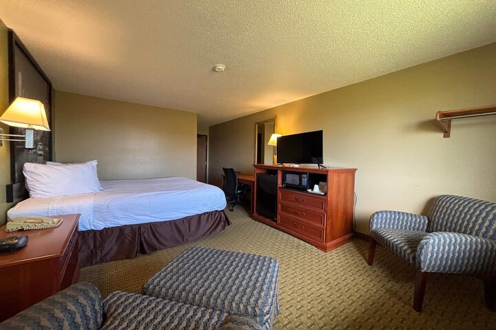 Super 8 by Wyndham Pontiac