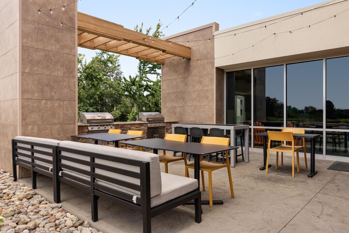 Home2 Suites by Hilton Bowling Green Hotel