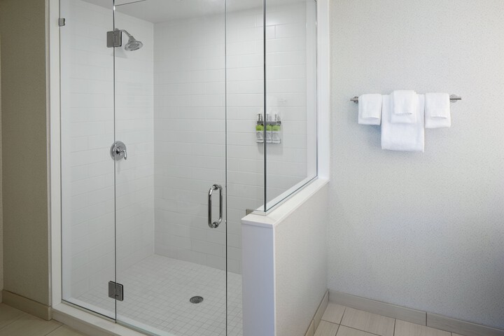 Holiday Inn Express & Suites-Cincinnati North - Liberty Way by IHG