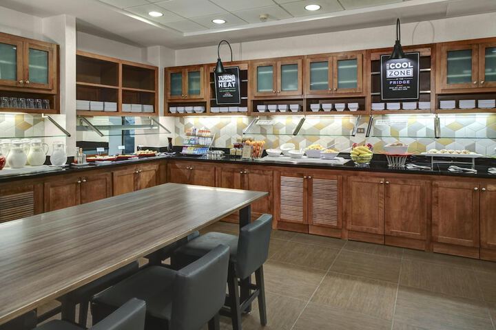 Hyatt Place Sacramento / Rancho Cordova