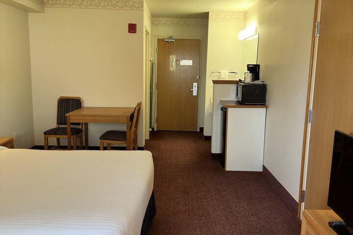 Room 12 of 72