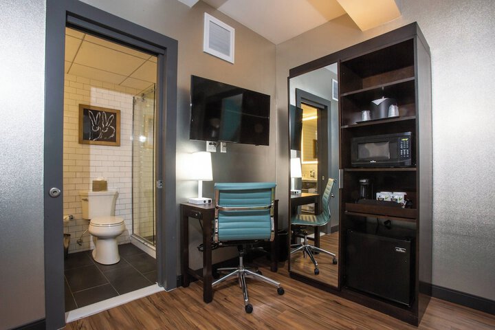 Room 19 of 40