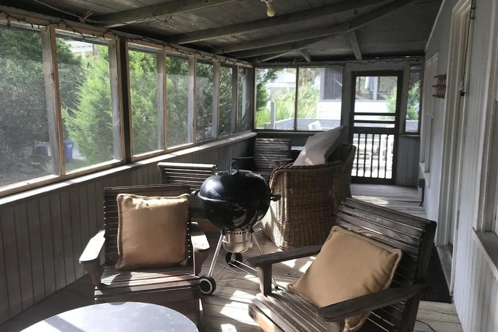 Decked Out 4 Br Home