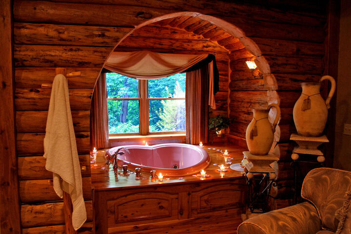 DONNAS PREMIER LODGING