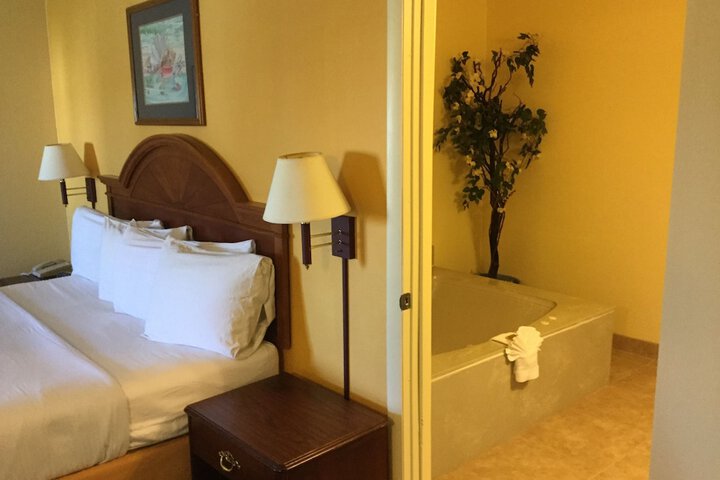 Room 27 of 41