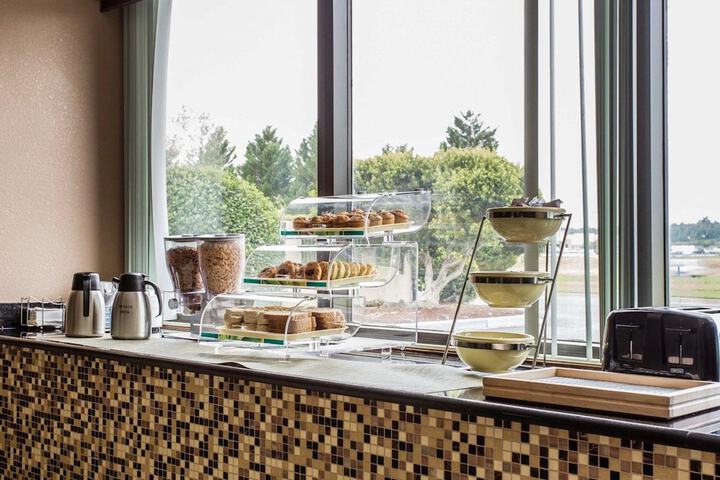 Breakfast/Coffee Service 46 of 48